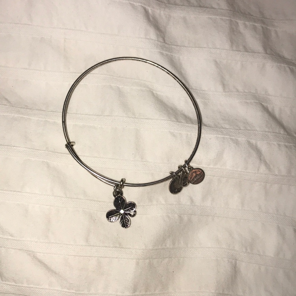 💚💚 Four Leaf Clover 🍀 bracelet